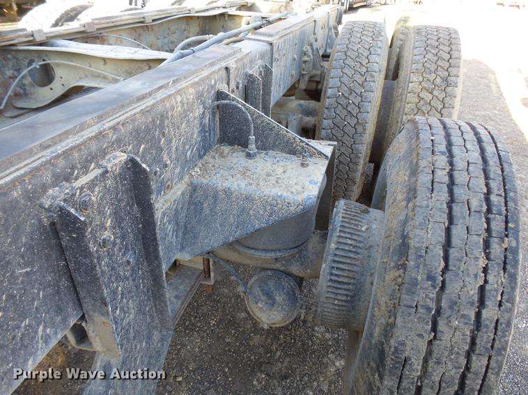 image for item DA3563 1990 International 2500S semi truck