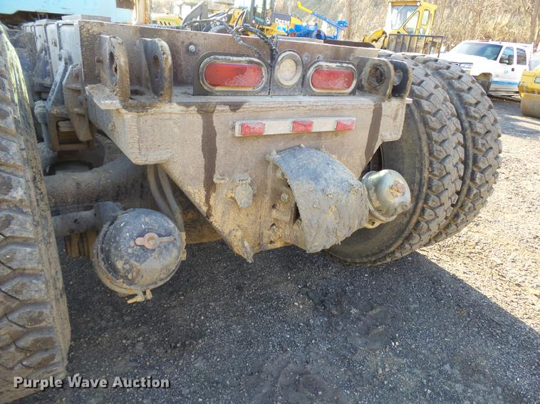 image for item DA3563 1990 International 2500S semi truck