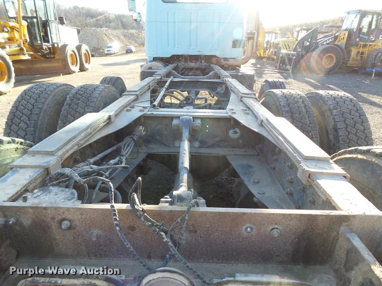 image for item DA3563 1990 International 2500S semi truck