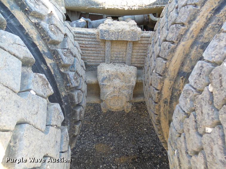 image for item DA3563 1990 International 2500S semi truck