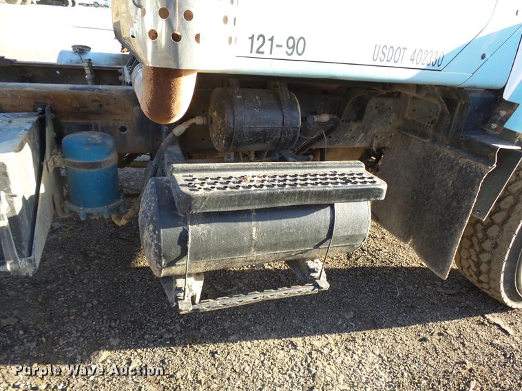 image for item DA3563 1990 International 2500S semi truck