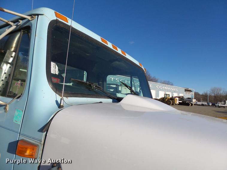 image for item DA3563 1990 International 2500S semi truck