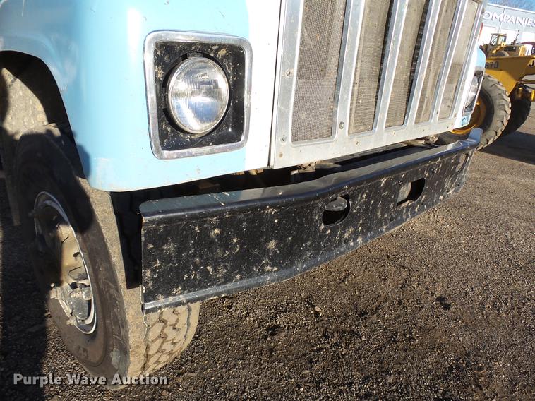 image for item DA3563 1990 International 2500S semi truck