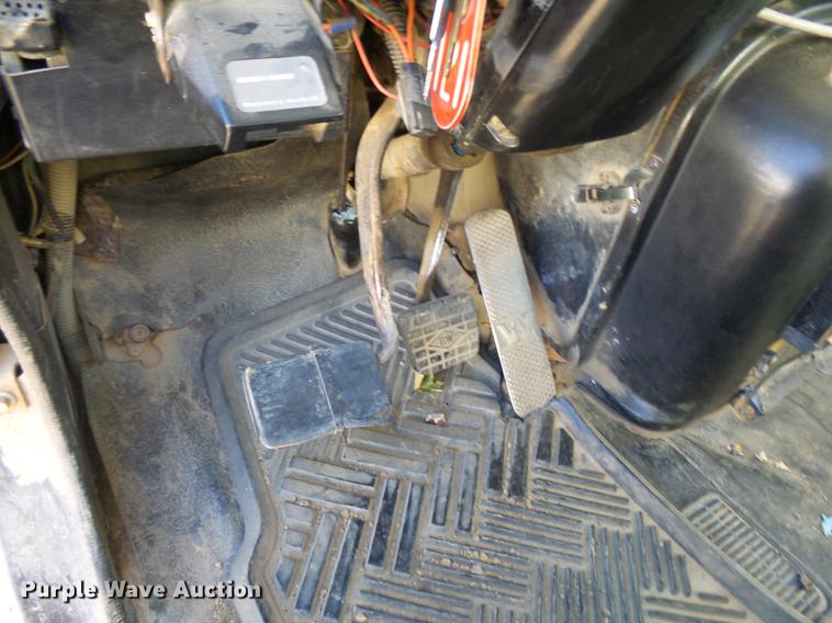 image for item DA3563 1990 International 2500S semi truck