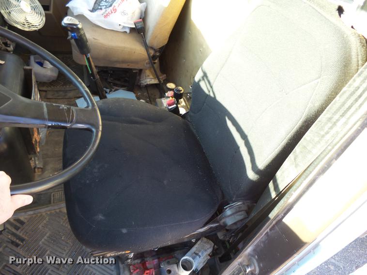 image for item DA3563 1990 International 2500S semi truck