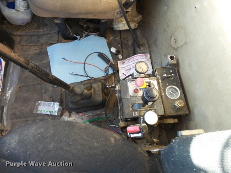 image for item DA3563 1990 International 2500S semi truck