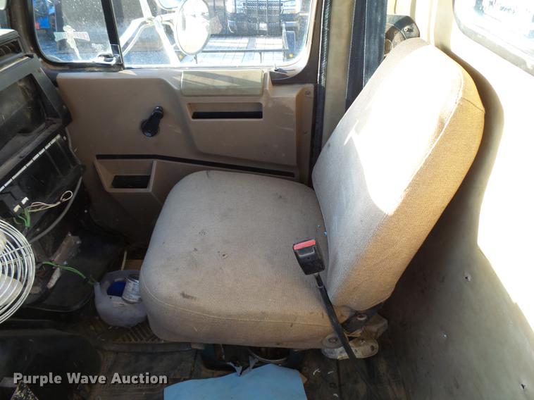 image for item DA3563 1990 International 2500S semi truck