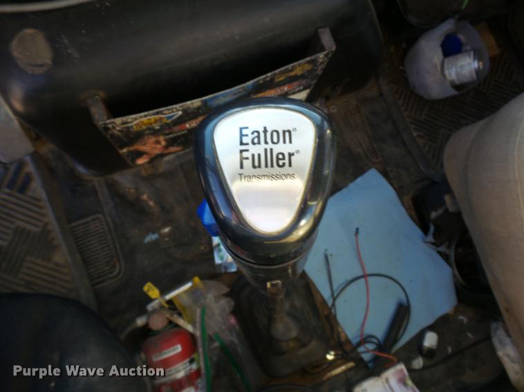 image for item DA3563 1990 International 2500S semi truck