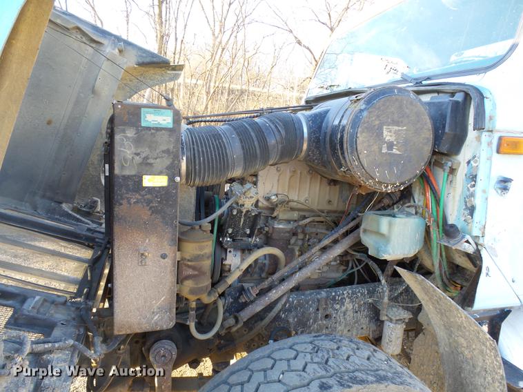 image for item DA3563 1990 International 2500S semi truck