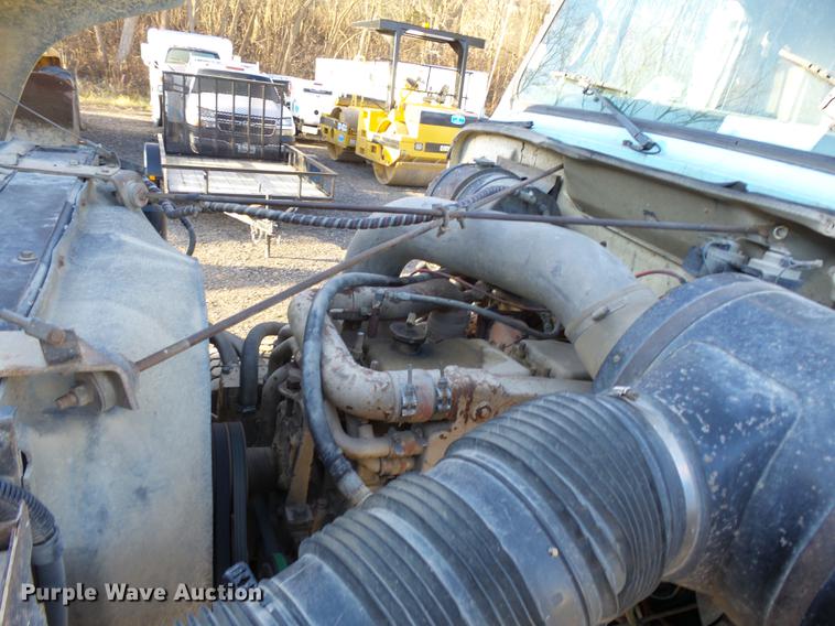 image for item DA3563 1990 International 2500S semi truck