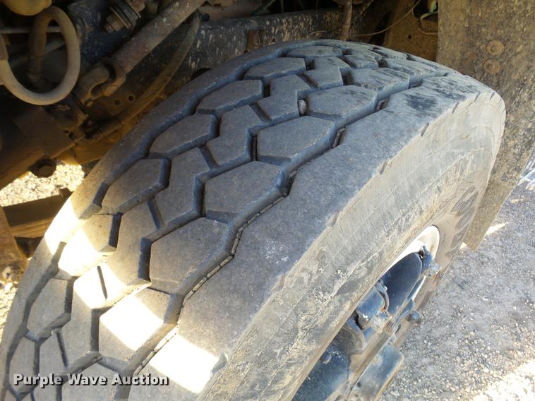 image for item DA3563 1990 International 2500S semi truck