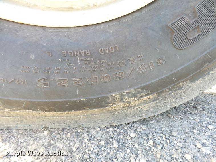 image for item DA3563 1990 International 2500S semi truck