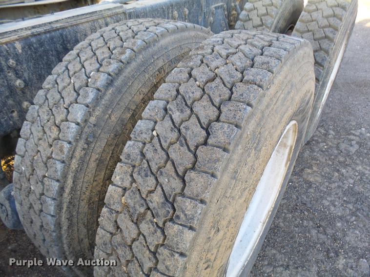 image for item DA3563 1990 International 2500S semi truck