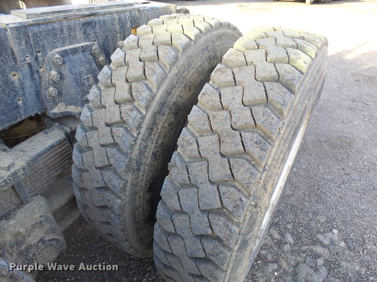 image for item DA3563 1990 International 2500S semi truck