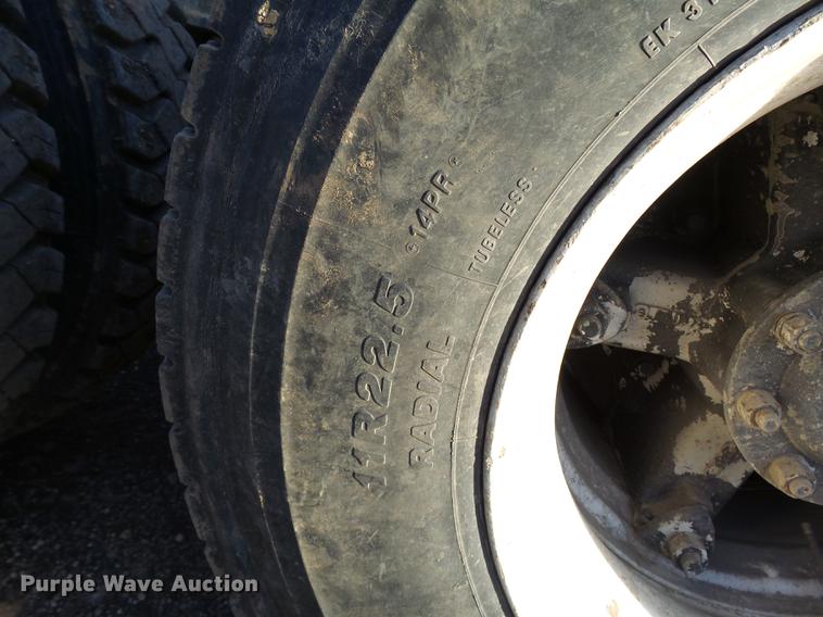 image for item DA3563 1990 International 2500S semi truck