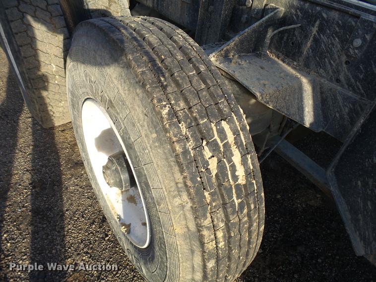 image for item DA3563 1990 International 2500S semi truck