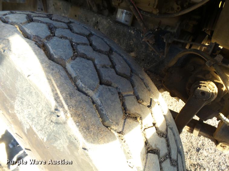 image for item DA3563 1990 International 2500S semi truck