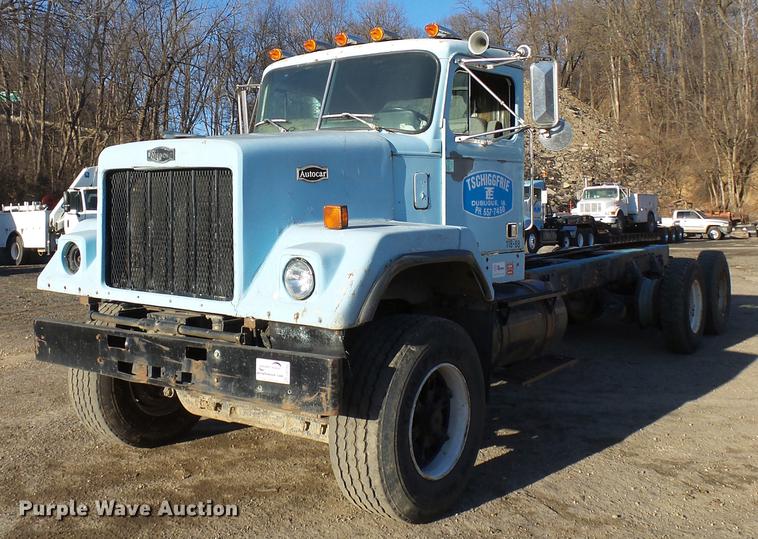 image for item DA3564 1988 Autocar DS64 truck cab and chassis