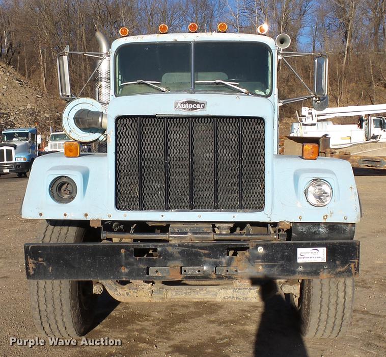 image for item DA3564 1988 Autocar DS64 truck cab and chassis