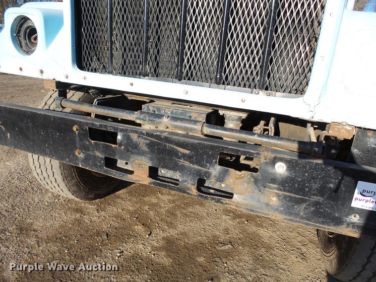 image for item DA3564 1988 Autocar DS64 truck cab and chassis