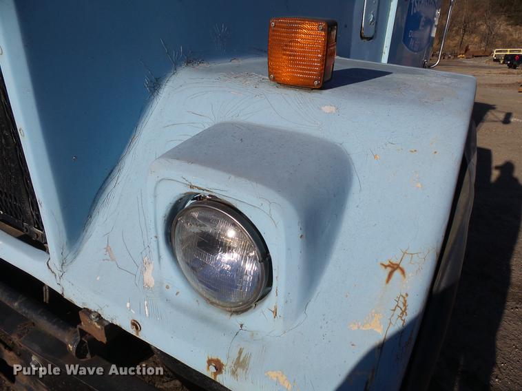 image for item DA3564 1988 Autocar DS64 truck cab and chassis