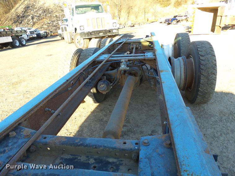 image for item DA3564 1988 Autocar DS64 truck cab and chassis