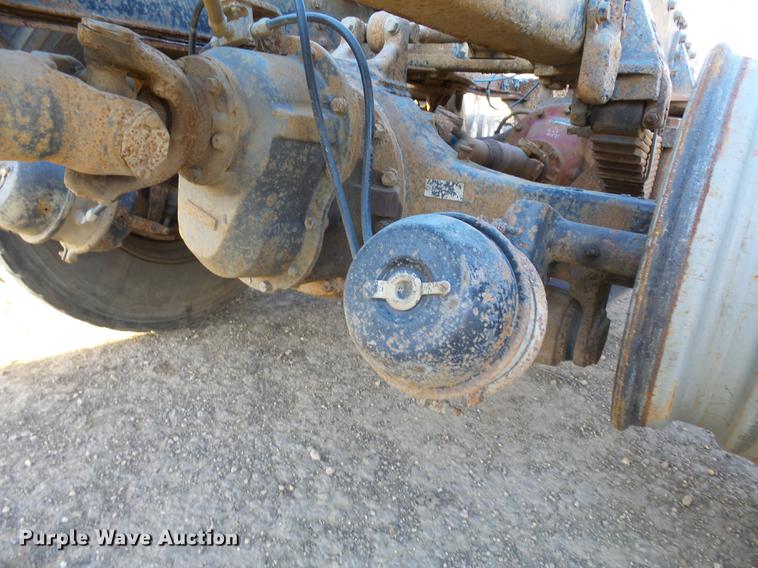 image for item DA3564 1988 Autocar DS64 truck cab and chassis