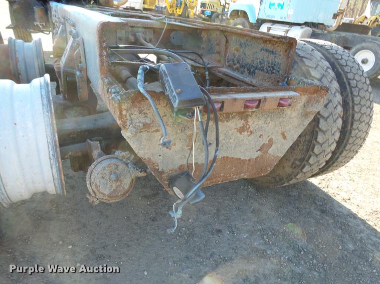 image for item DA3564 1988 Autocar DS64 truck cab and chassis