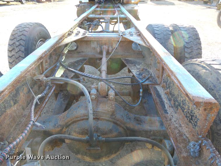 image for item DA3564 1988 Autocar DS64 truck cab and chassis