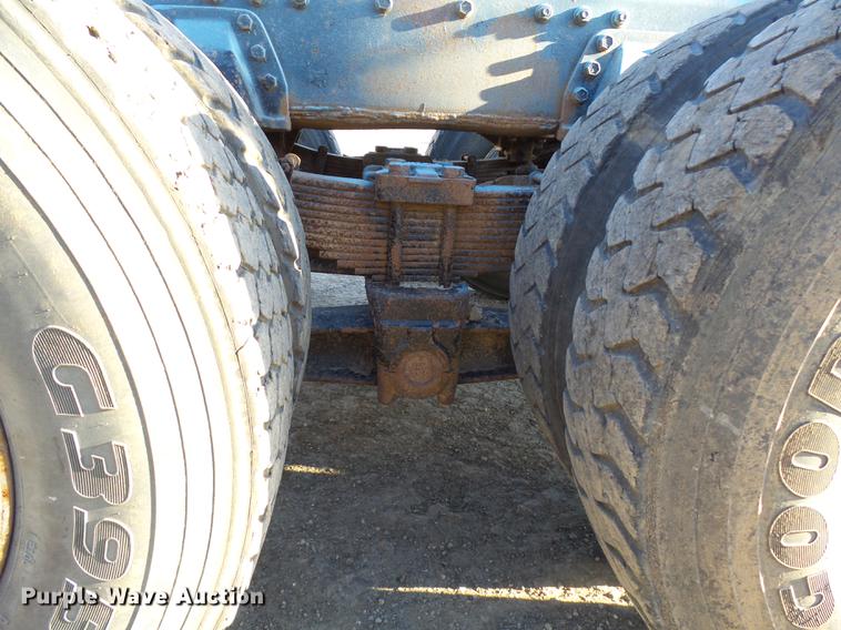 image for item DA3564 1988 Autocar DS64 truck cab and chassis