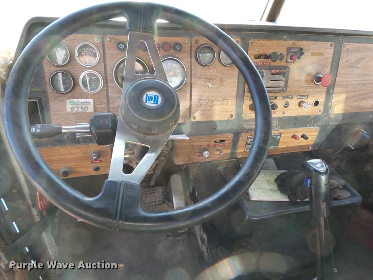 image for item DA3564 1988 Autocar DS64 truck cab and chassis