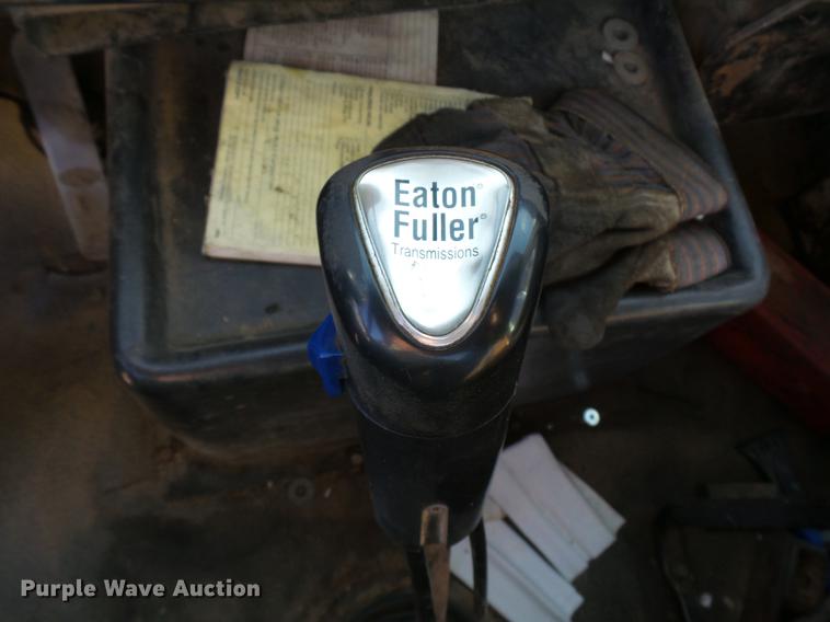 image for item DA3564 1988 Autocar DS64 truck cab and chassis