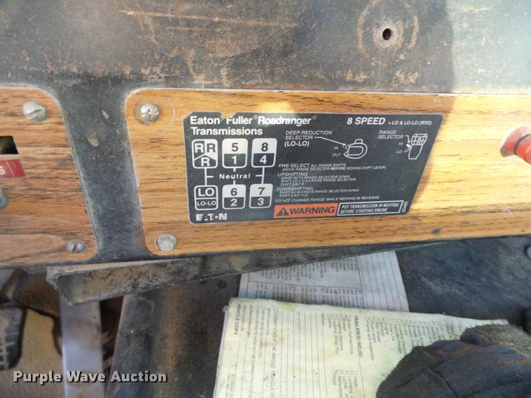 image for item DA3564 1988 Autocar DS64 truck cab and chassis