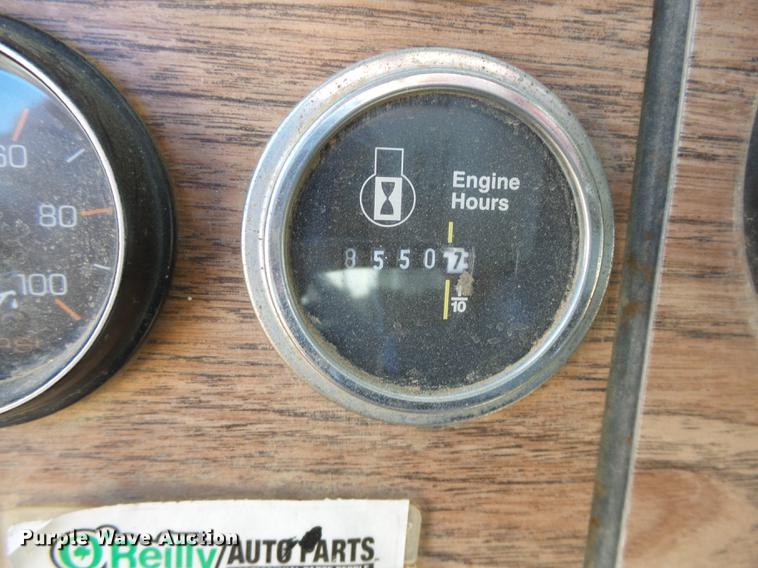 image for item DA3564 1988 Autocar DS64 truck cab and chassis