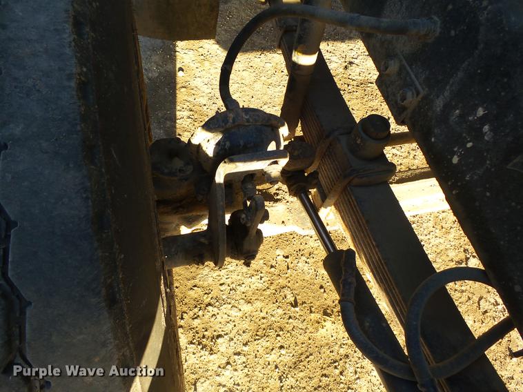 image for item DA3564 1988 Autocar DS64 truck cab and chassis