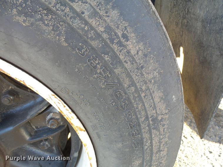 image for item DA3564 1988 Autocar DS64 truck cab and chassis