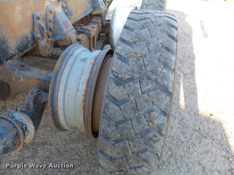 image for item DA3564 1988 Autocar DS64 truck cab and chassis