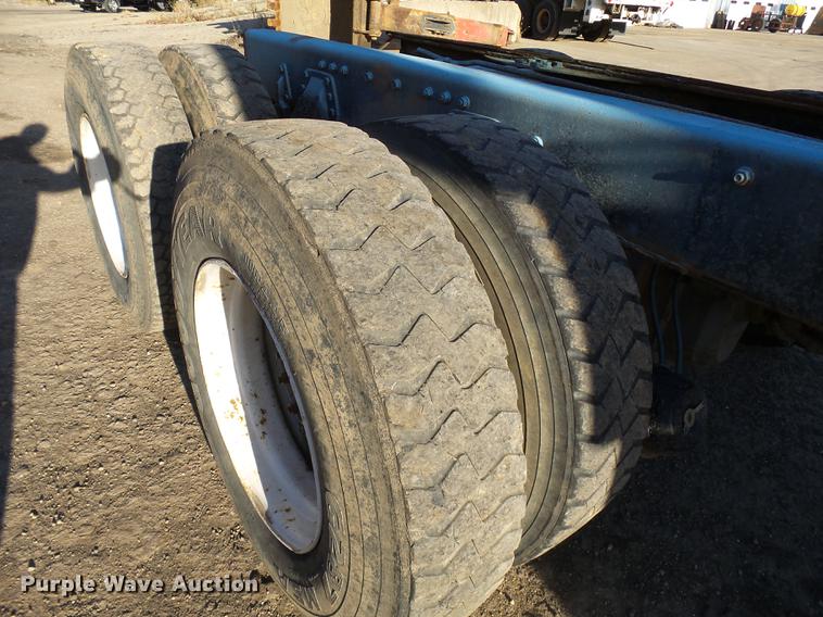 image for item DA3564 1988 Autocar DS64 truck cab and chassis