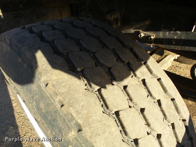 image for item DA3564 1988 Autocar DS64 truck cab and chassis