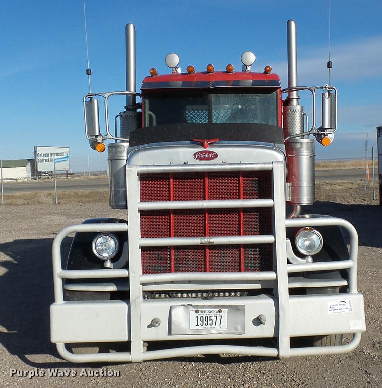 image for item DA3569 2009 Peterbilt 388 semi truck