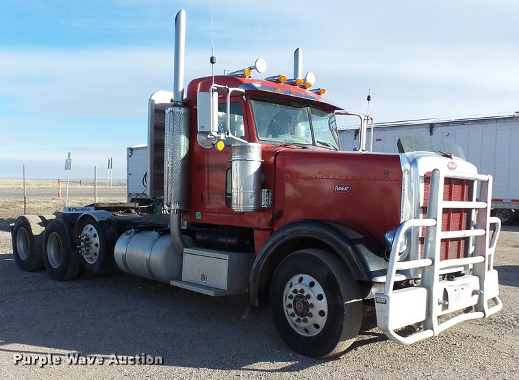 image for item DA3569 2009 Peterbilt 388 semi truck