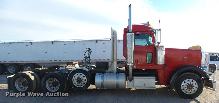 image for item DA3569 2009 Peterbilt 388 semi truck