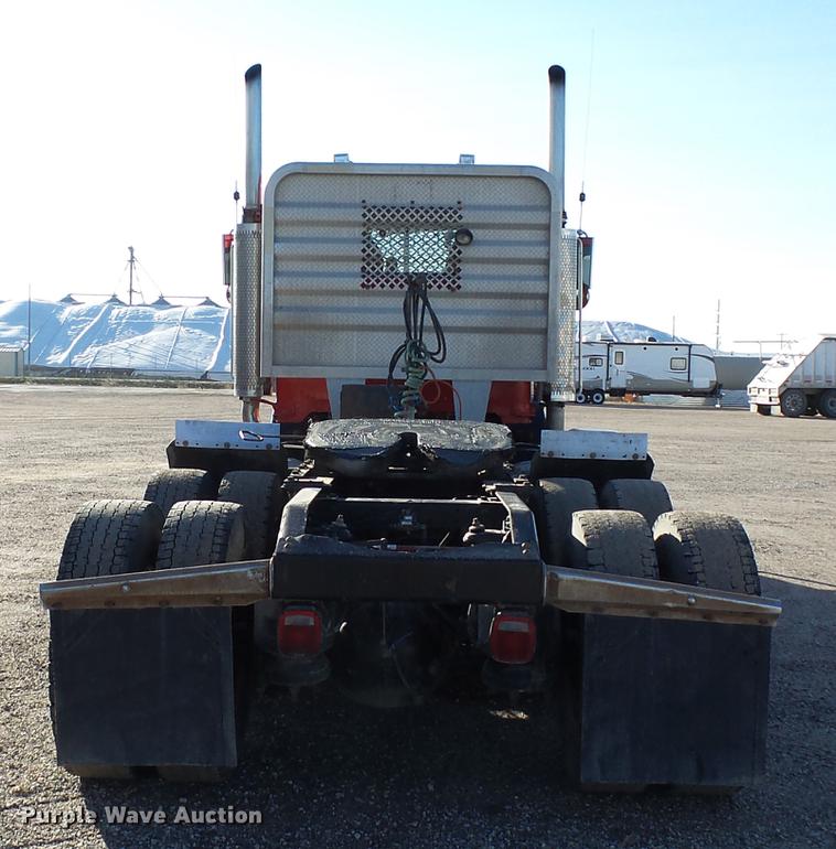 image for item DA3569 2009 Peterbilt 388 semi truck