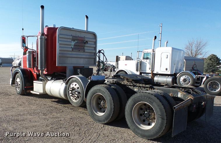 image for item DA3569 2009 Peterbilt 388 semi truck