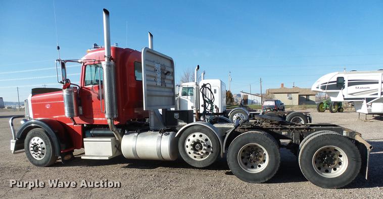 image for item DA3569 2009 Peterbilt 388 semi truck