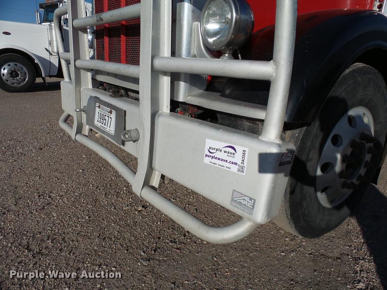 image for item DA3569 2009 Peterbilt 388 semi truck