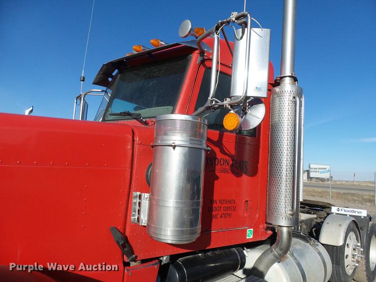 image for item DA3569 2009 Peterbilt 388 semi truck