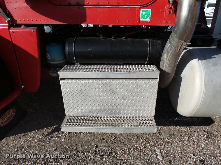 image for item DA3569 2009 Peterbilt 388 semi truck