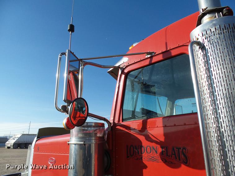 image for item DA3569 2009 Peterbilt 388 semi truck