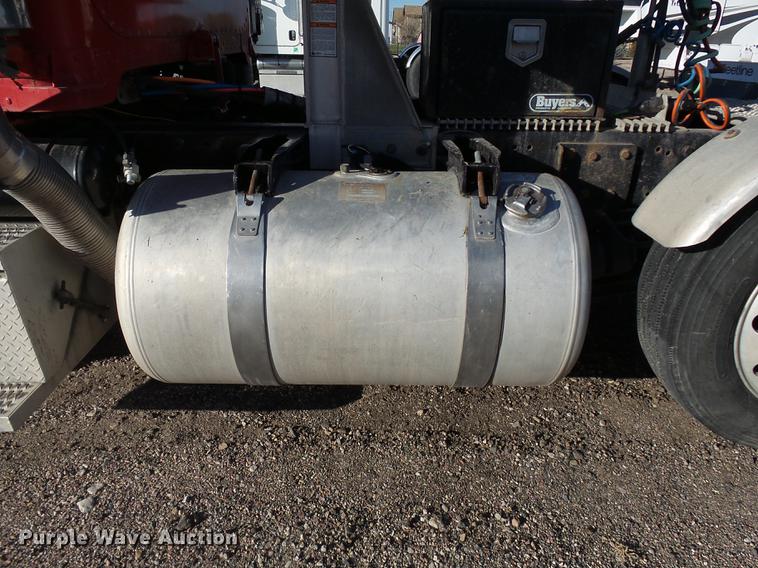 image for item DA3569 2009 Peterbilt 388 semi truck